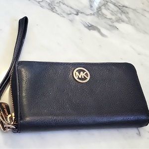 MICHAEL KORS black zip around wristlet, EUC